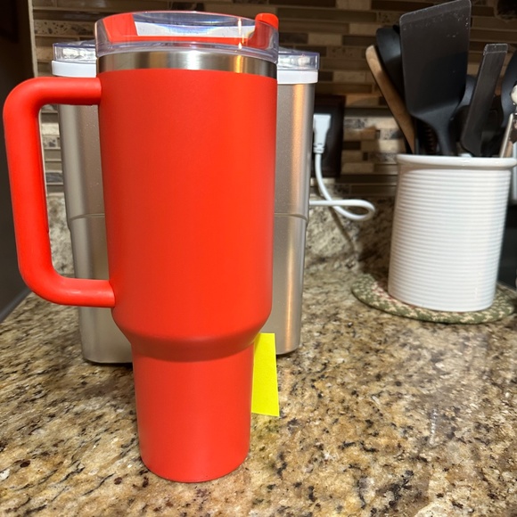 Stanley 40oz quencher tumbler valentines day red **S3** - Picture 2 of 6